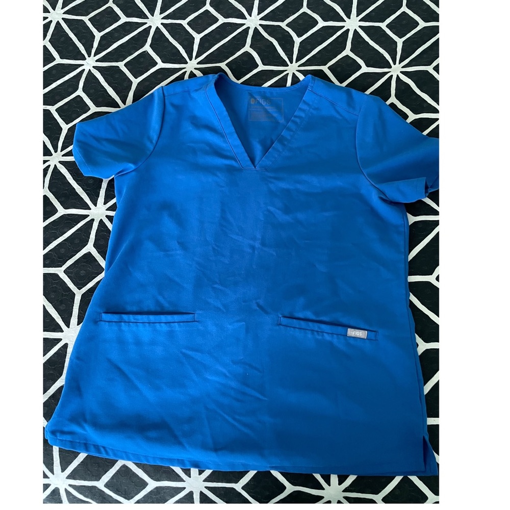 FIGS technical collection cargo scrub top